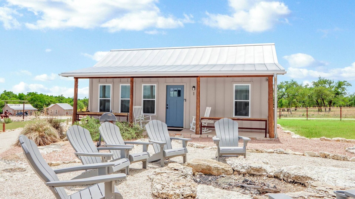 Wimberley Cabin | Cozy Cottage w/Firepit, Pickleball & Porch