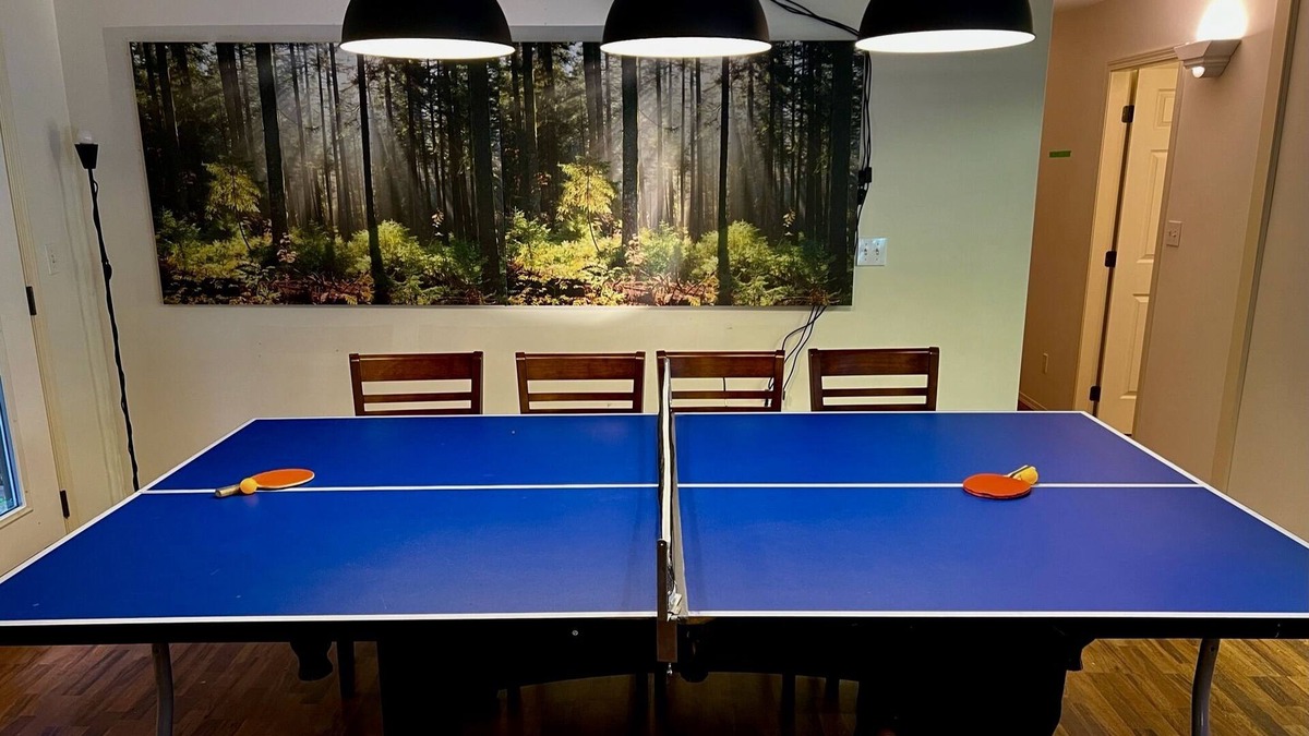 Port Moody Cottage | Cozy Cottage w. Ping Pong Table