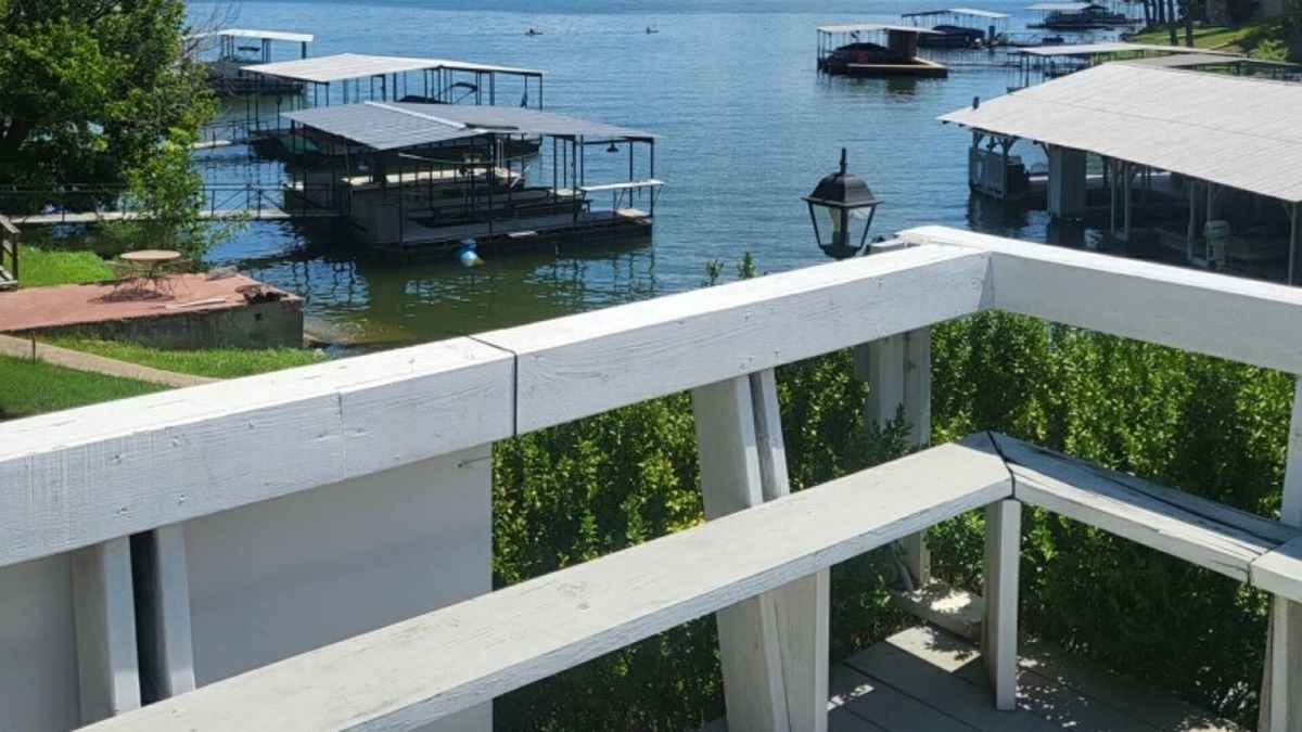 Roach House | Cozy Cottage-Waterfront-A Perfect Place to Escape