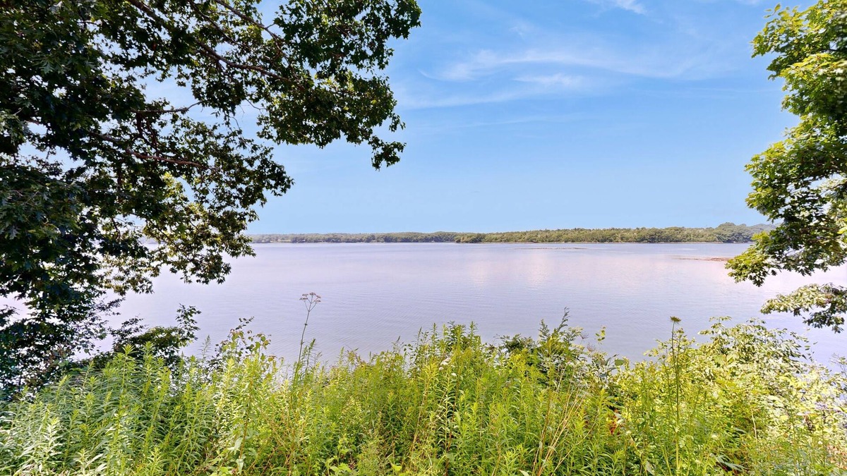 South Thomaston House | Cozy Cottage with Ocean Views, Sunsets and Dog-Friendly Charm