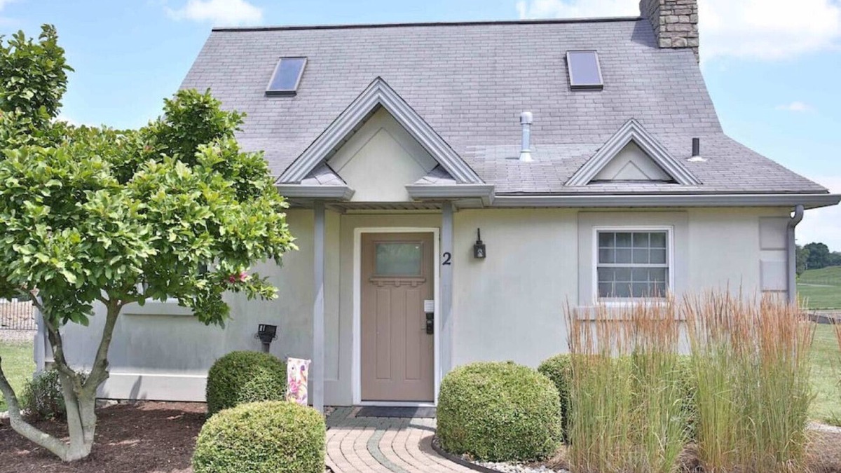 Millersburg Cottage | Cozy Cottage With Fireplace, Seasonal Pool/Hot Tub