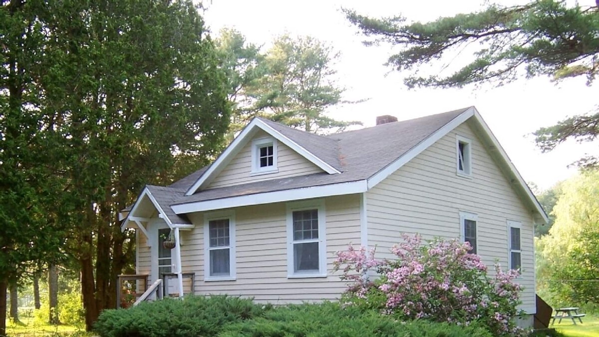 South Bristol Cottage | Cozy Cottage with Freshwater Frontage & Saltwater View