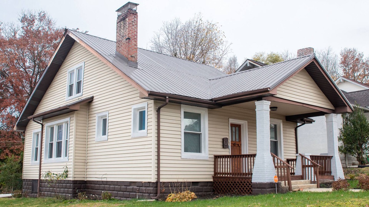 Bristol Cottage | Cozy Cottage within walking distance of downtown!