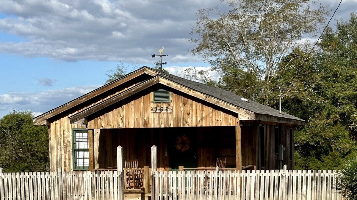 Eufaula Cabin | Cozy country cabin just 7 miles from beautiful Lake Eufaula! Recently remodeled!