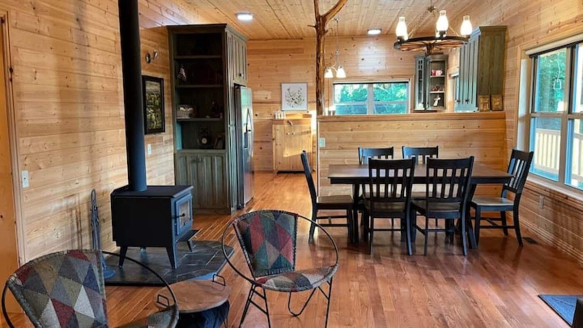 Pineville Cabin | Cozy country cabin near Northwest Arkansas