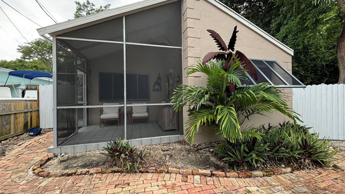 Key Largo House | Cozy Couple Getaway! or Great Family Home in Great Location! Pet Friendly Yard!