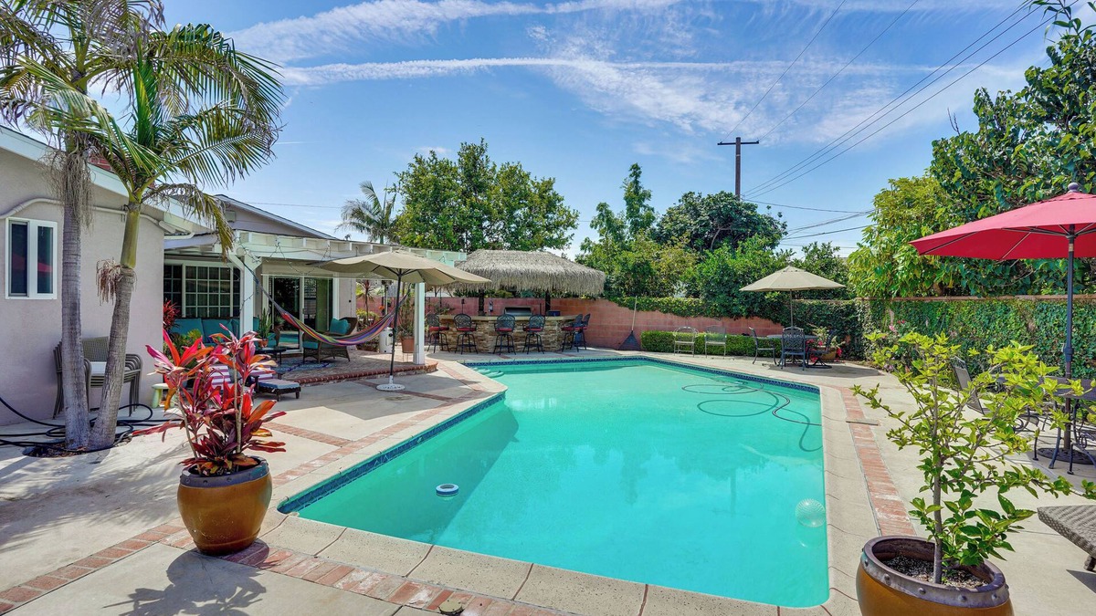 Southwest Anaheim Apartment | Cozy Couple's Oasis w/Pool: 3 Mi to Disneyland!