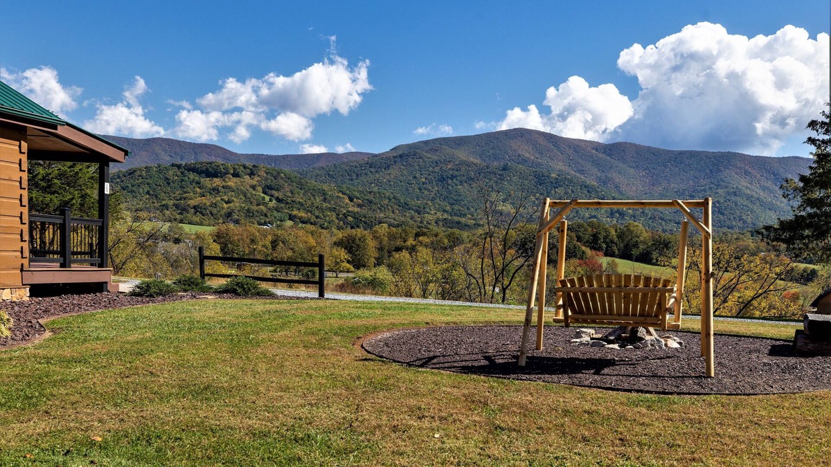 Stanley Cabin | Cozy Couples Mountain Log Cabin #5 Hot Tub Stone Fireplace LURAY Shenandoah Park