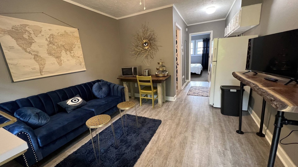 Fayetteville Apartment | Cozy Court Street #3 Steps from Everything!