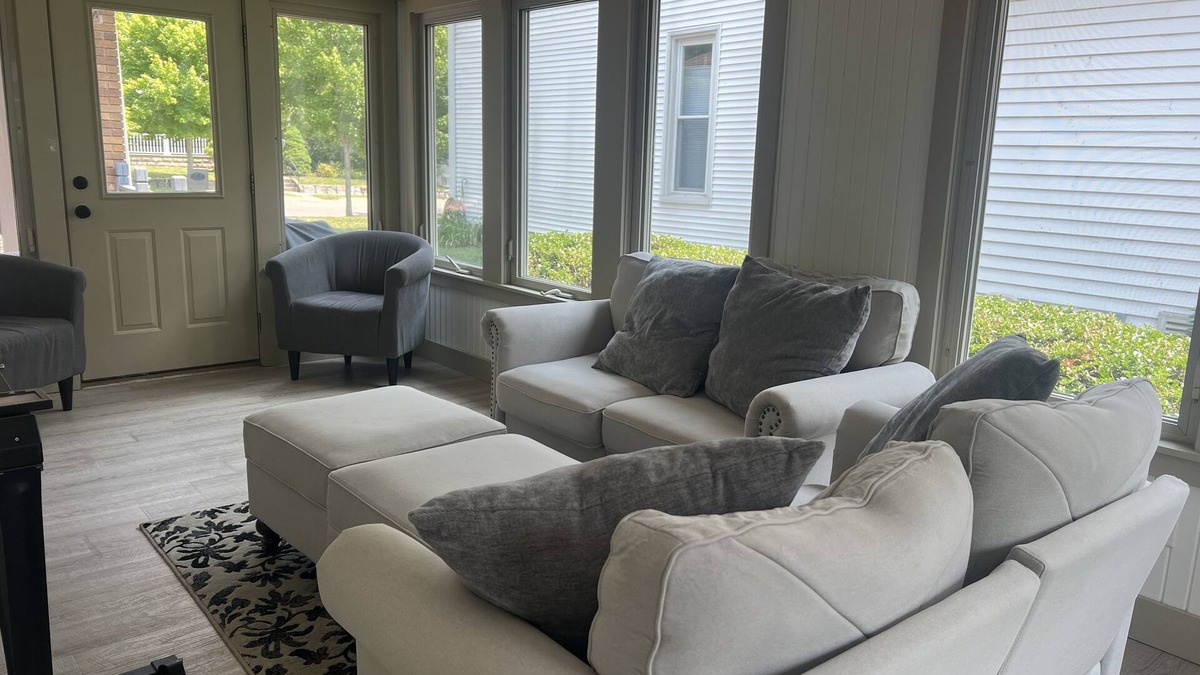 Culver House | Cozy Craftsman home located downtown Culver