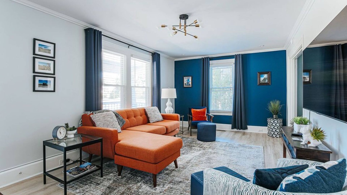 Staunton House | Cozy Craftsman: Newly Renovated/Downtown Staunton