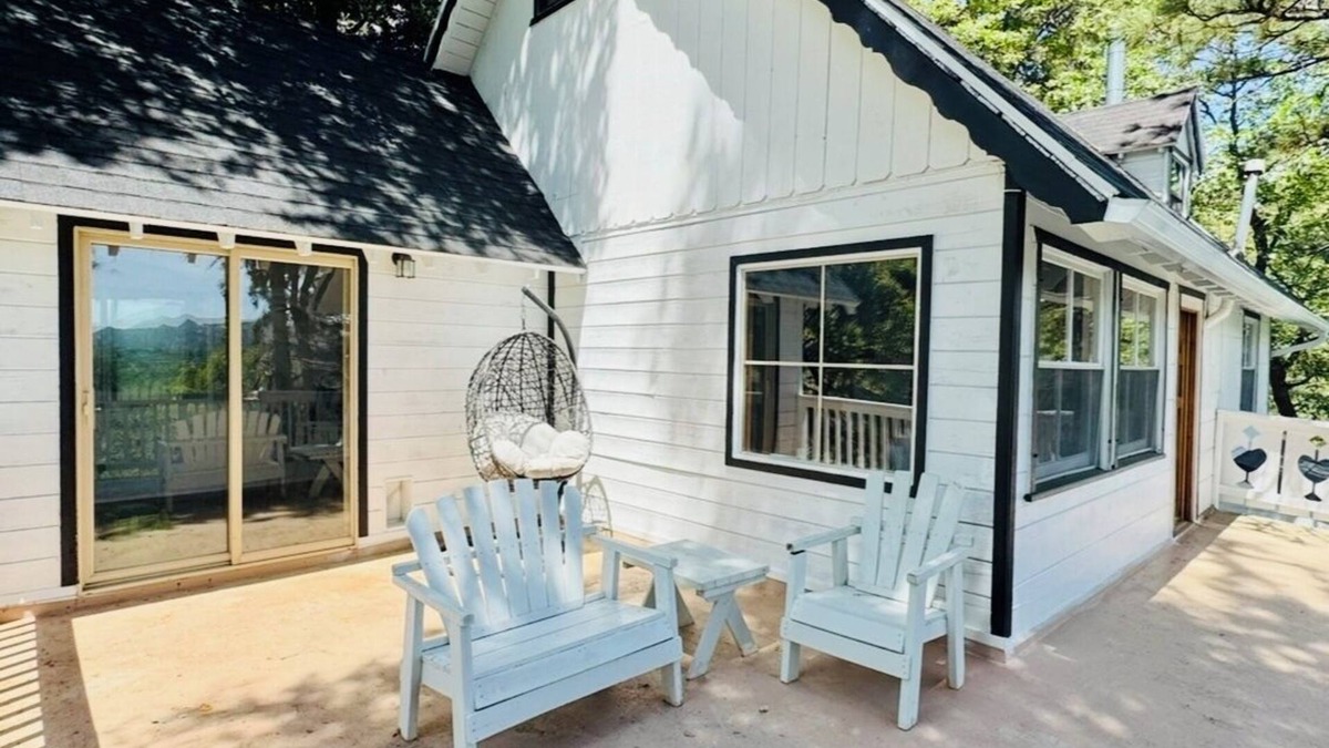 Crestline Cabin | Cozy Crestline Cabin Getaway