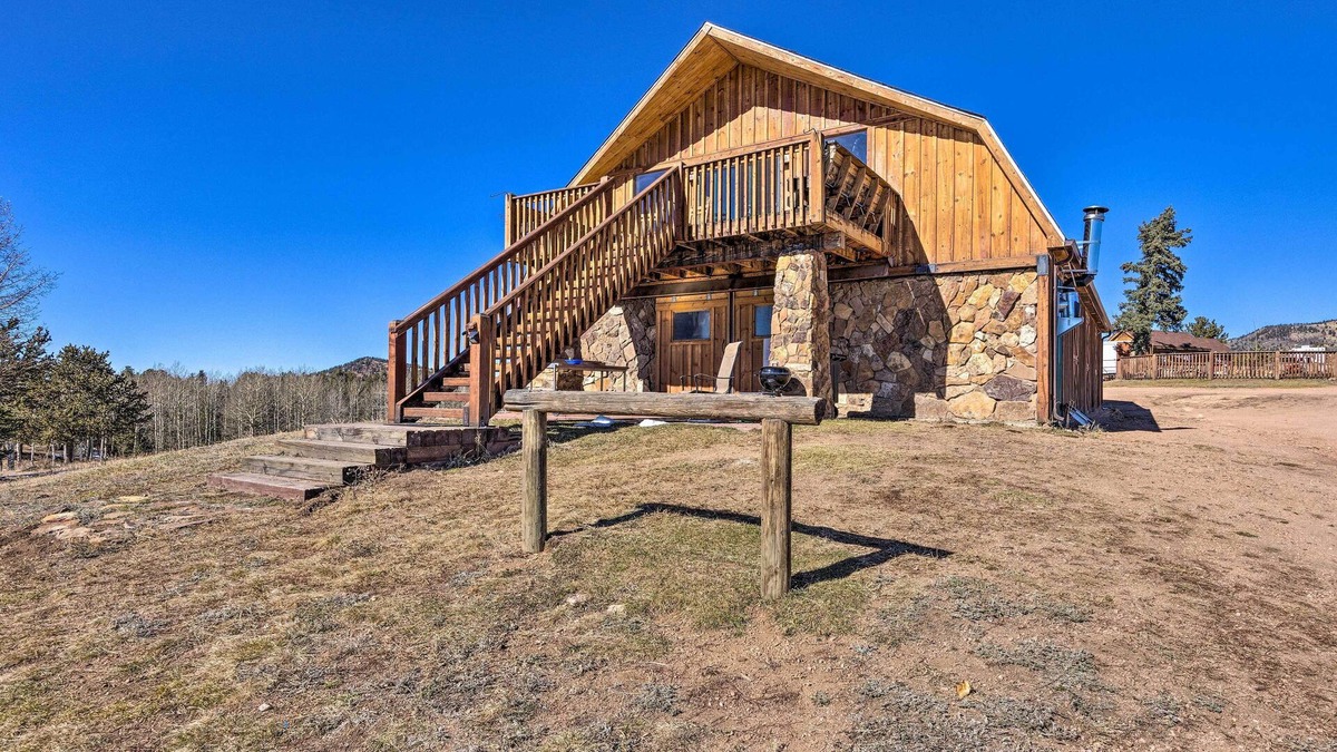 Victor Cabin | Cozy Cripple Creek Cabin w/ Mountain Views!