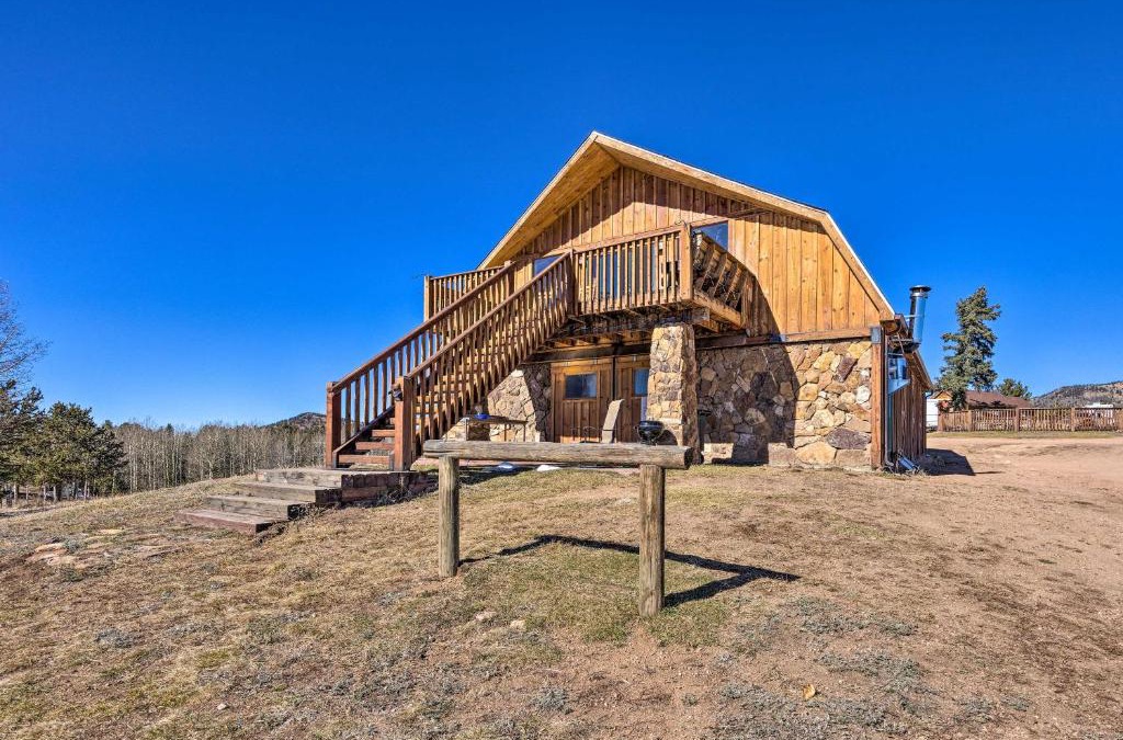 Victor House | Cozy Cripple Creek Cabin with Mountain Views!