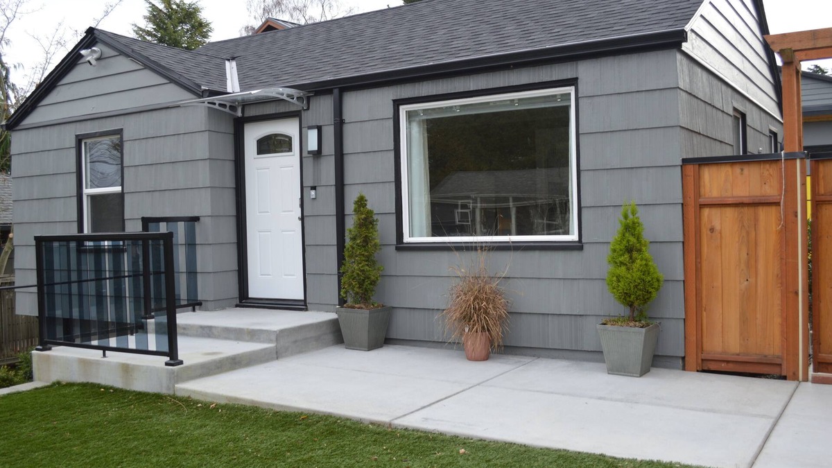 Crown Hill House | Cozy Crown Hill Cottage with Private Backyard Cabana near Carkeek Park
