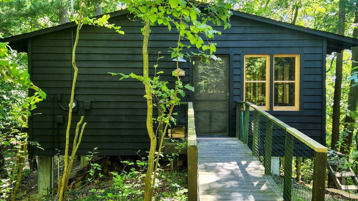 Shelby Cottage | Cozy, cute, clean cottage near Lake Michigan