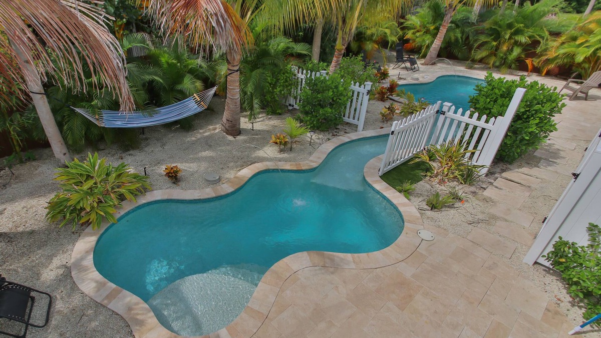 Holmes Beach Villa | Cozy 'Day' Side Cottage with Heated Pool Pet Friendly No size restrictions