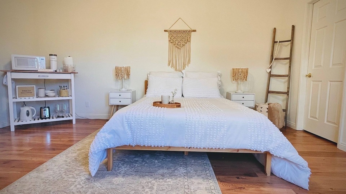 Indio Apartment | Cozy desert casita, airy and bright with golf course and mountain views!