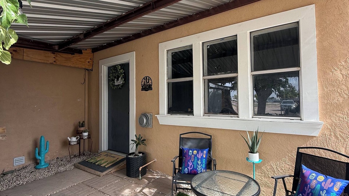 Carlsbad Apartment | Cozy Desert Getaway Near Carlsbad Caverns. Shaded Yard & Dog-Friendly Amenities!