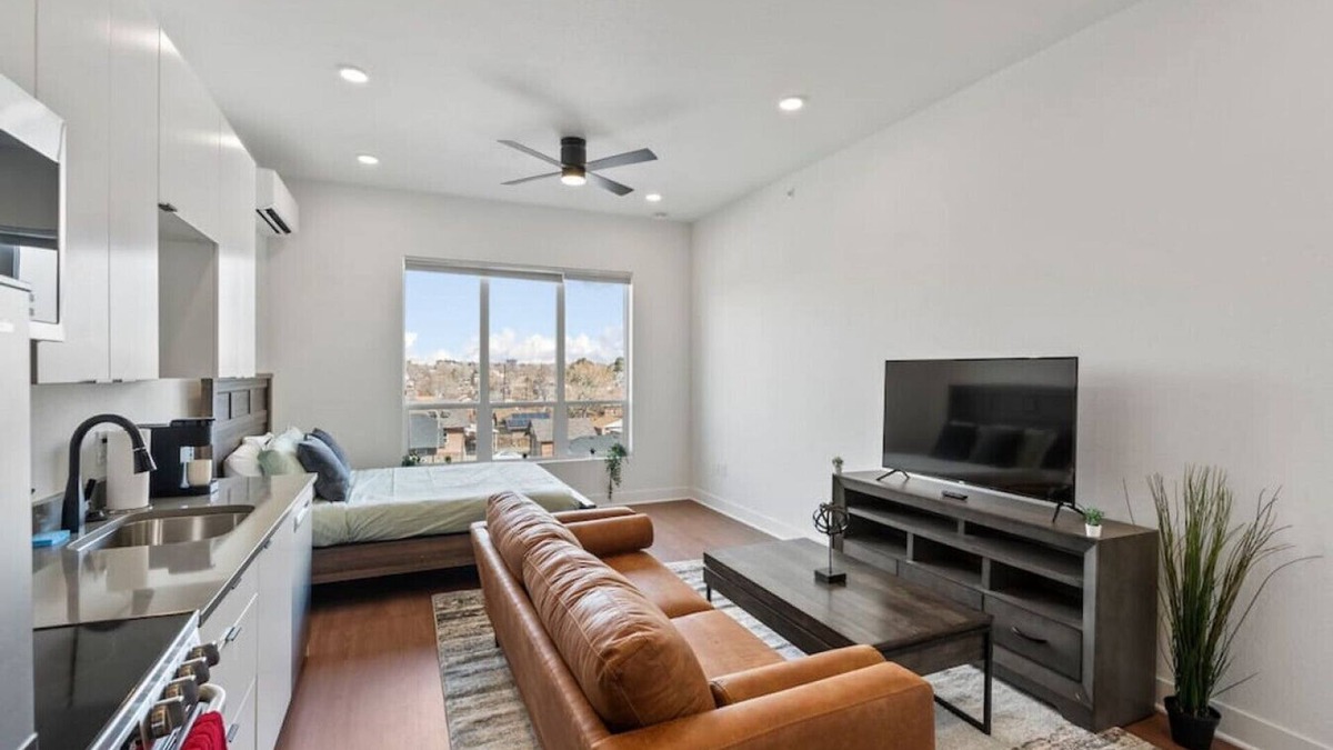 West Colfax Apartment | Cozy Designer Studio w/1 Queen
