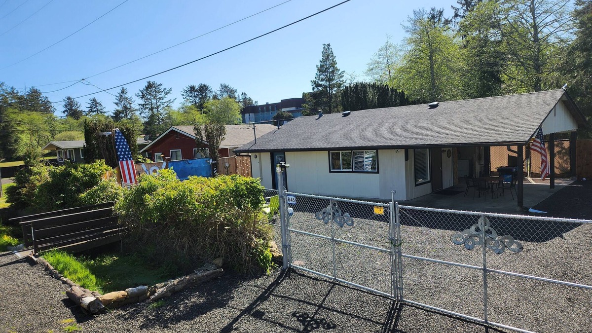 Westport Cabin | Cozy dog friendly cabin min to beach