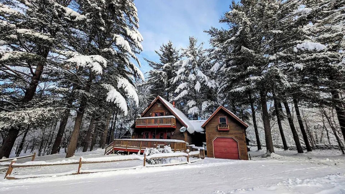 Sunday River Area Cabin | Cozy Dog Friendly Cabin 8 Miles to Sunday River