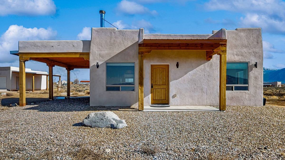 Taos House | Cozy, dog-friendly home on 3 acres, with incredible views, wood stove, WIFI