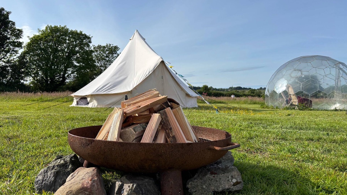 Dwyran Cabin | Cozy Dog Friendly Hot Tent With Log Burner & Logs