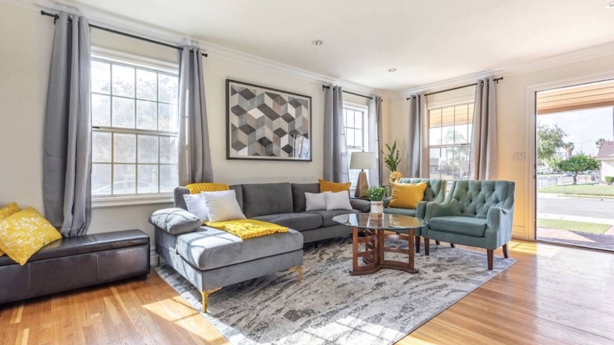 Northwest Anaheim House | Cozy Dog-friendly Living Space - close by Knott’s, Porto’s, Disney