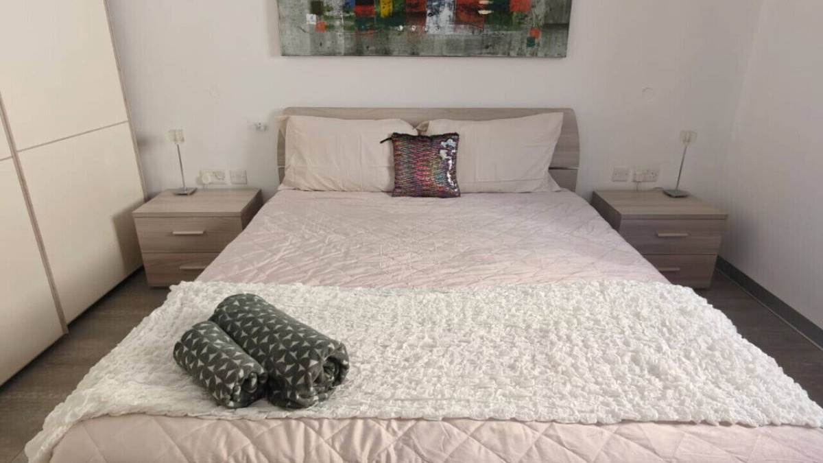 Pembroke Apartment | Cozy Double Room + Private Bath – Pembroke Stay