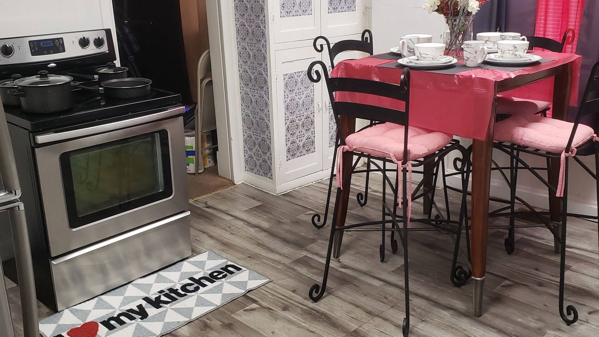 Downtown Indianapolis House | COZY DOWNTOWN BUNGALOW MINUTES FROM ALL STAR GAME FESTIVITIES SMALL PET FRIENDLY
