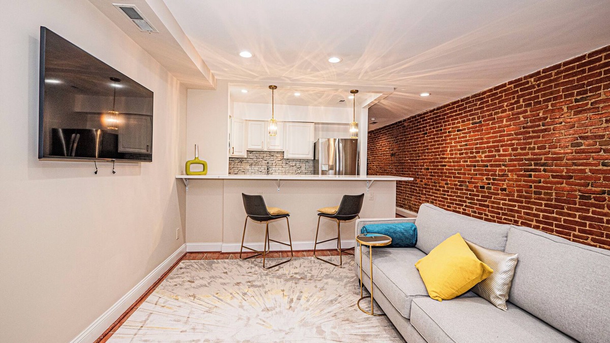 Logan Circle Apartment | Cozy Downtown Convention Center Basement Apartment