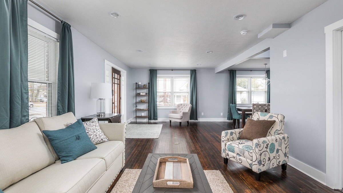 Greenwood House | Cozy Downtown Greenwood Retreat - Walkable to Everything