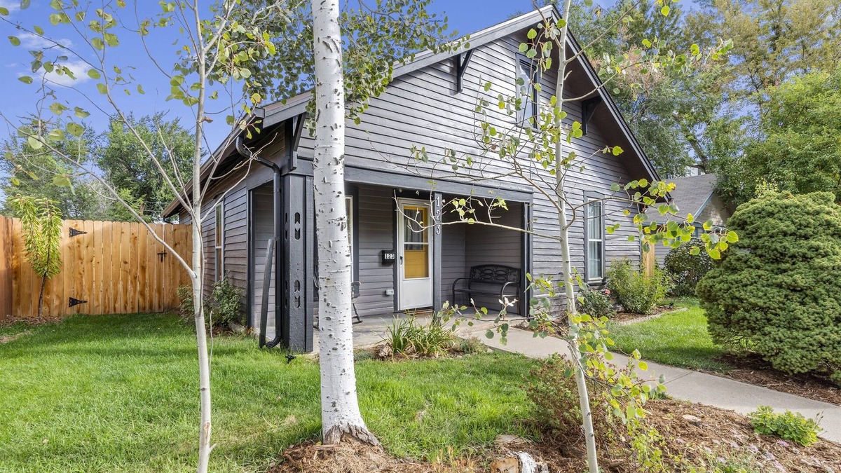 Loveland House | Cozy Downtown Hideout