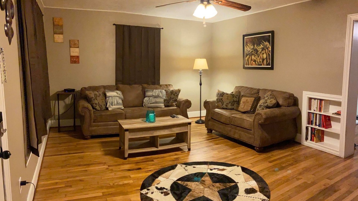 Bryan House | Cozy Downtown Home