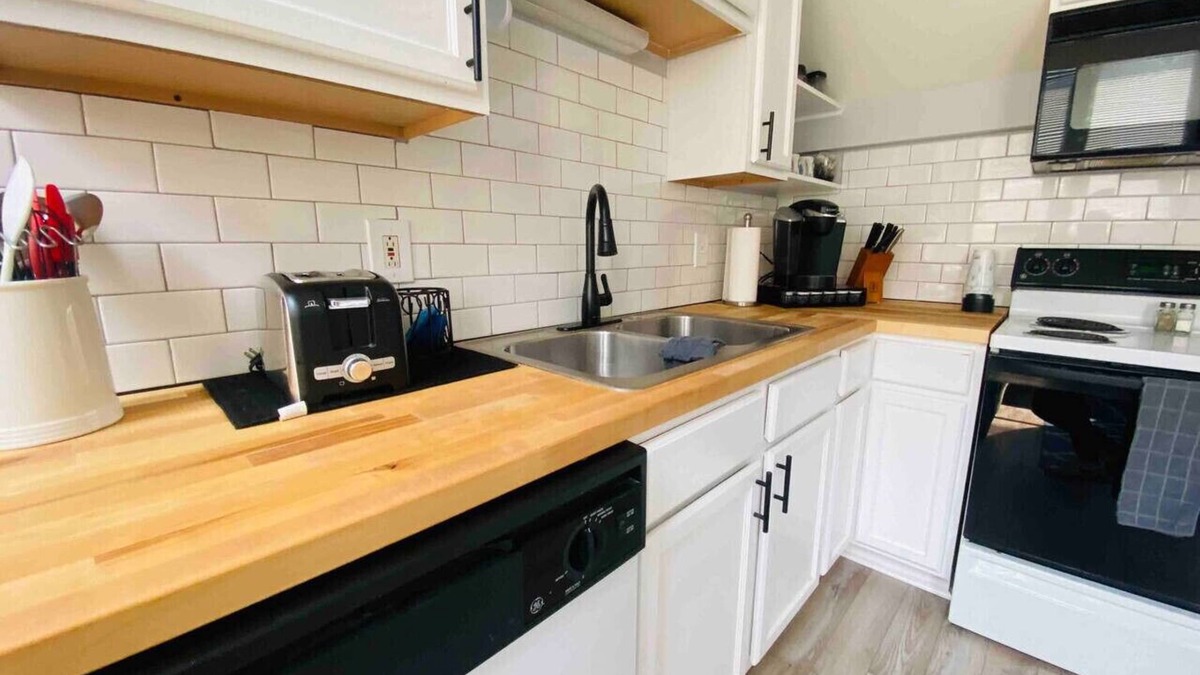 Downtown Cleveland Apartment | Cozy Downtown Modern Condo in the Heart of it all