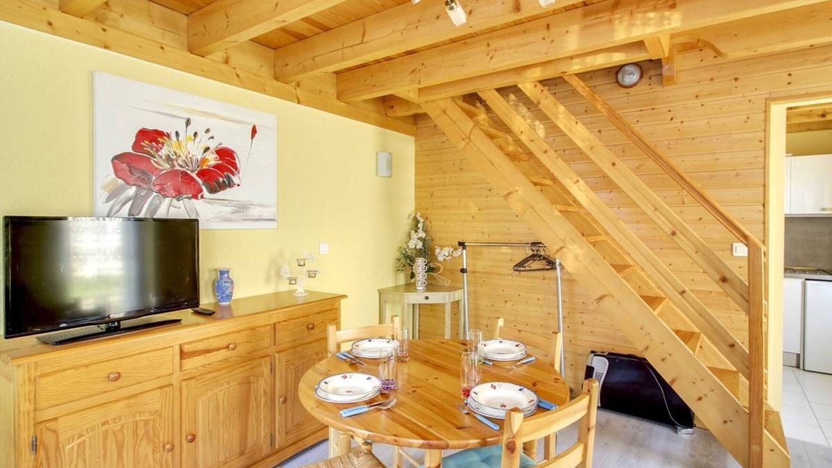 Cauterets Apartment | Cozy Duplex Studio with Shared Outdoor Space in Central Cauterets, Near Ski Lifts
