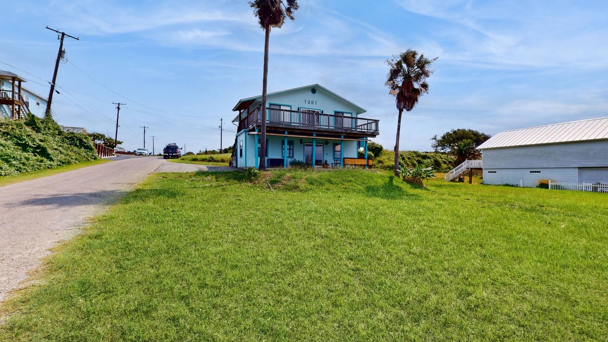 Ingleside on the Bay House | Cozy duplex with beach access, bikes, patio with bay views