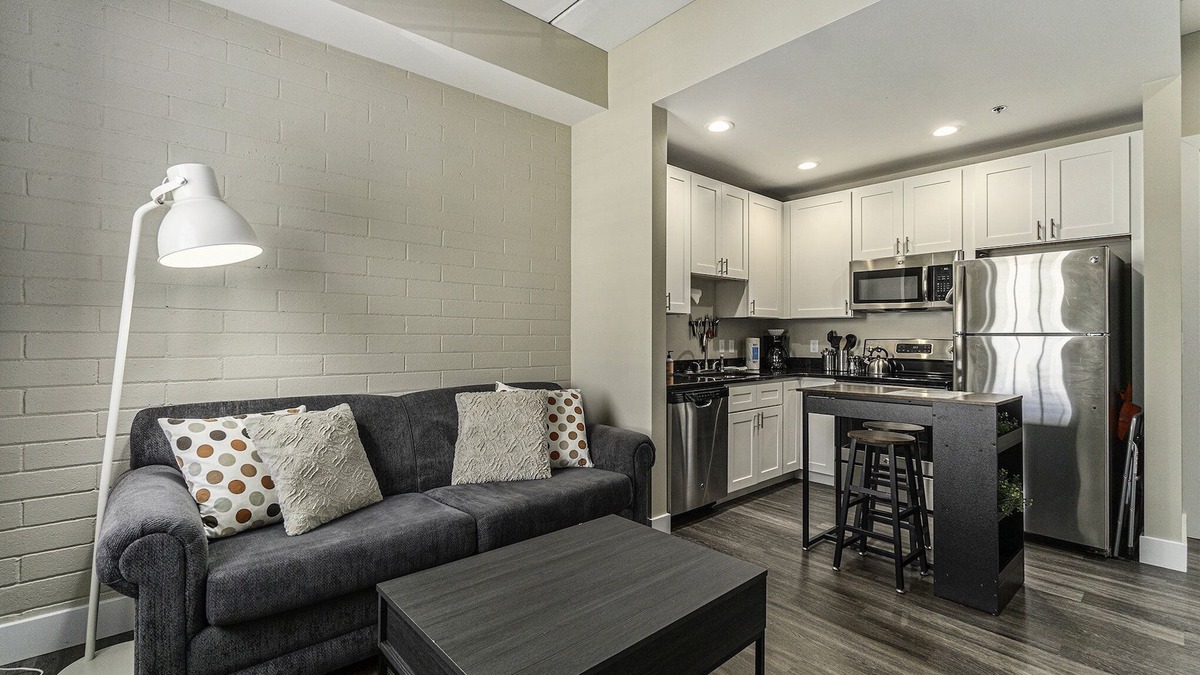 Manistee Condo | Cozy Efficiency at Downtown Manistee