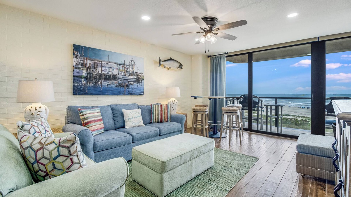 Port Aransas Condo | Cozy Elegant 2bd 3 bth Den
