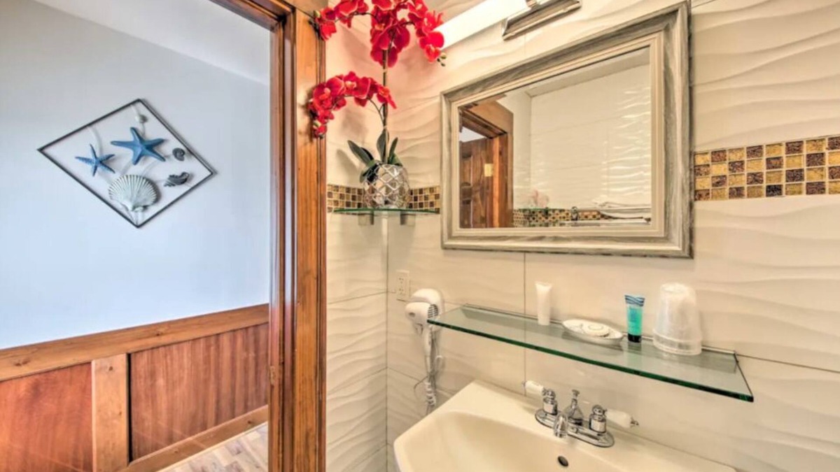 Ellsworth House | Cozy Ellsworth Home w/Yard, 15 Mi to Acadia!