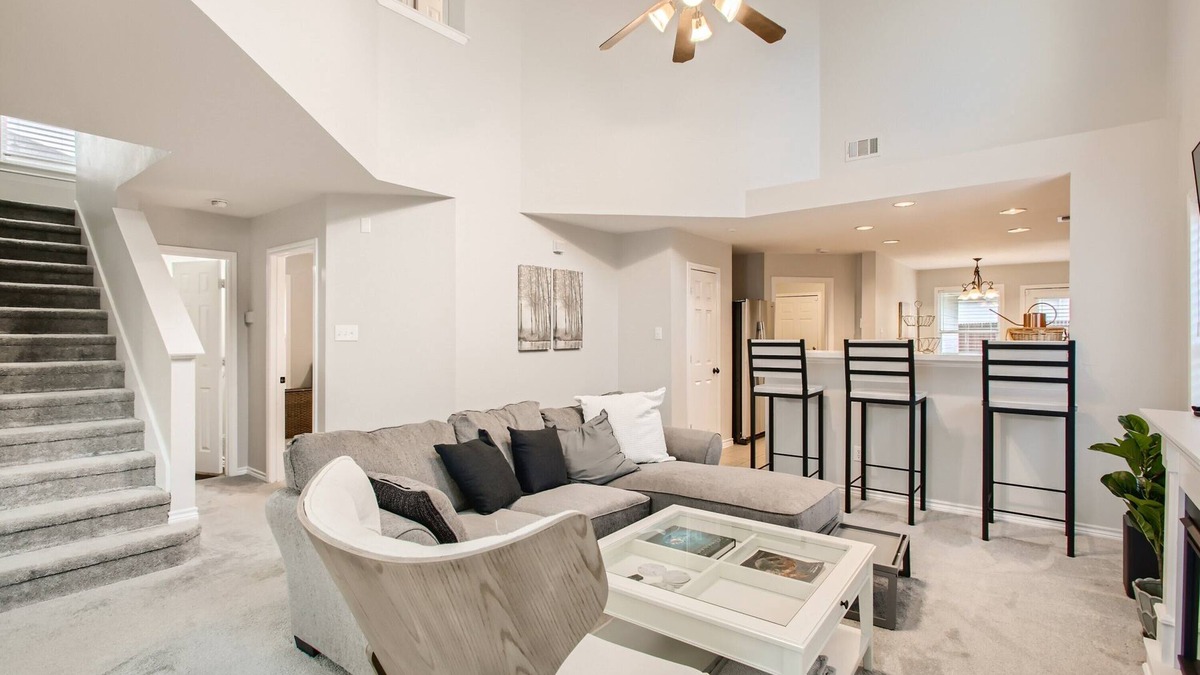 Denton County Apartment | Cozy Entire 1st & 2nd Floor Apartment w/Amenities
