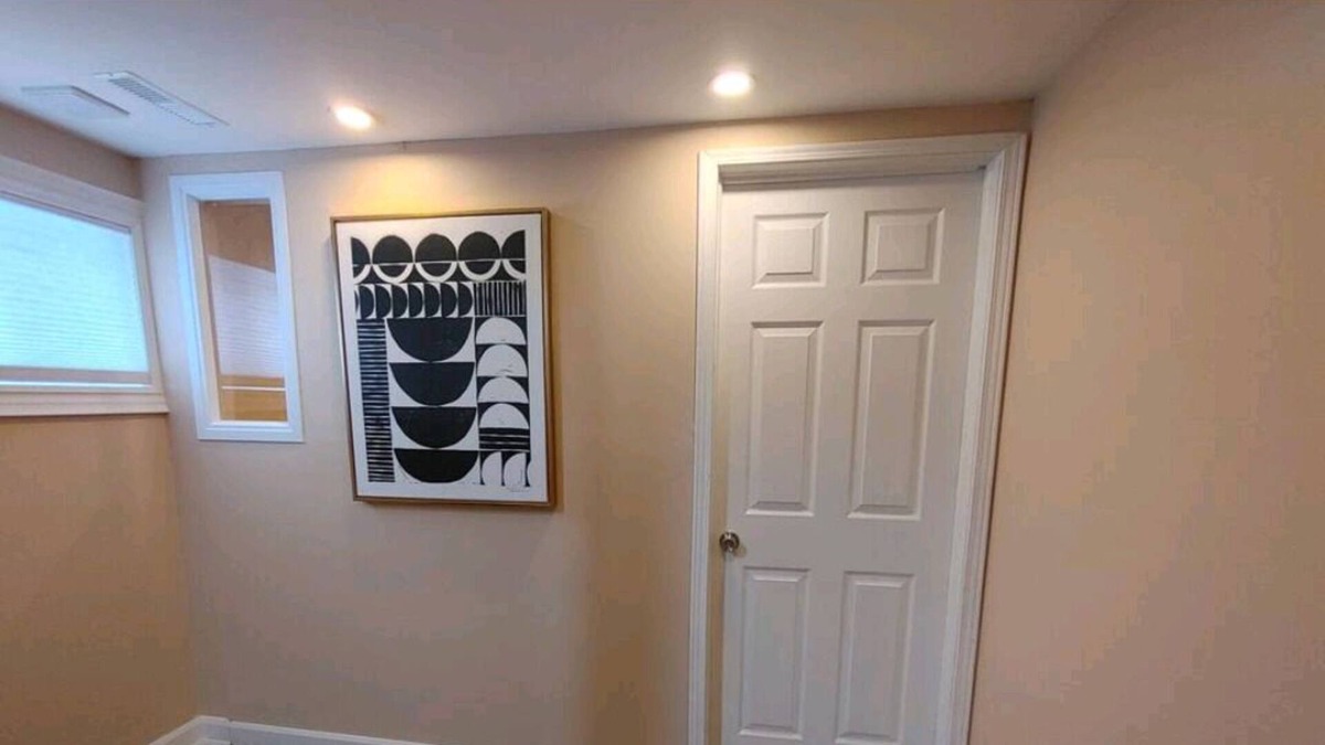 York Regional Municipality House | Cozy Entire Unit In Newmarket with 4k tv w/dryer much more !