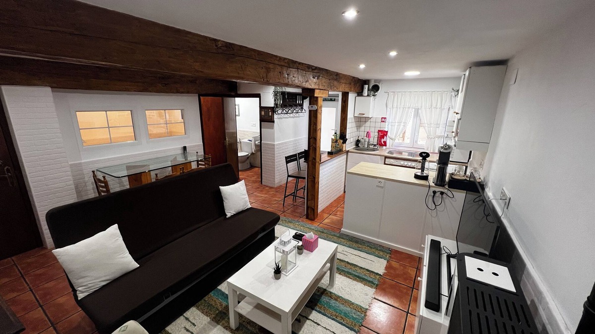 Barruelo de Santullan Apartment | Cozy Escape In Rural Village