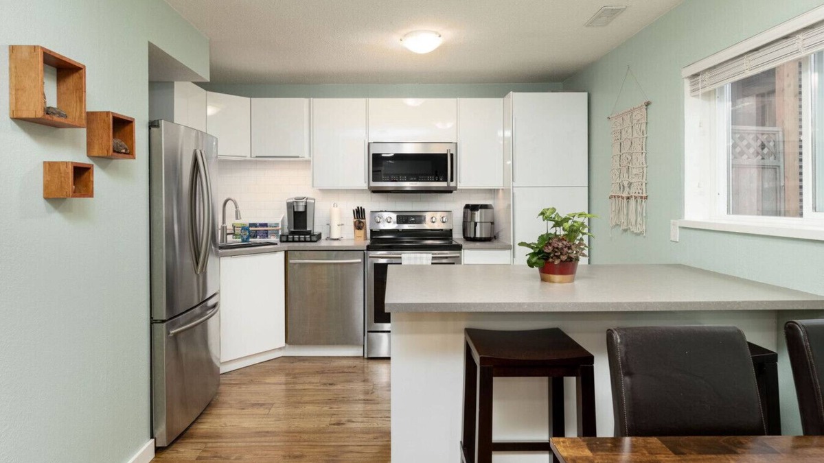 Victoria Condo | Cozy Escape in a Central Neighborhood