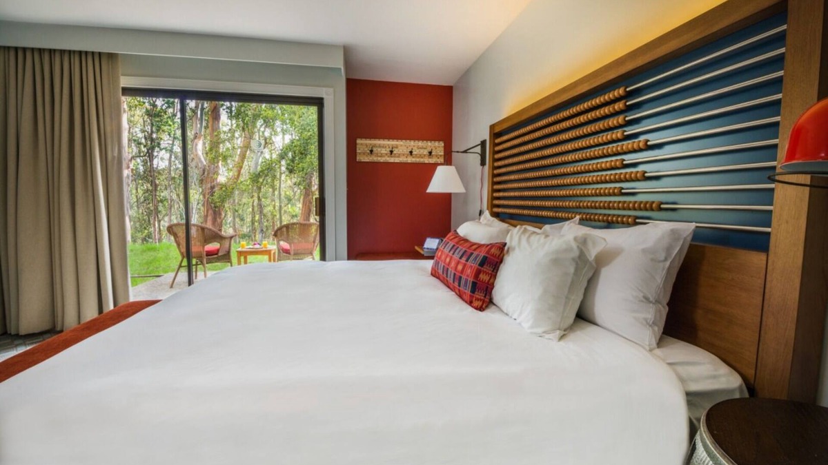 Live Oak Hotel | Cozy Escape in the Woods: Room with Patio | Hot Tub & Hiking Trails