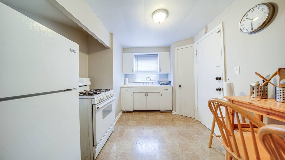 Euclid Apartment | Cozy Euclid Apartment: Near Downtown!