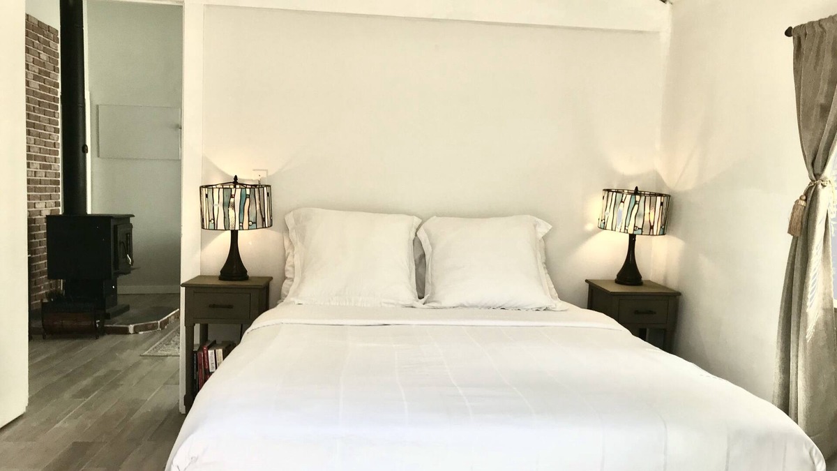 East Stroudsburg Cottage | COZY FALLS CABIN....