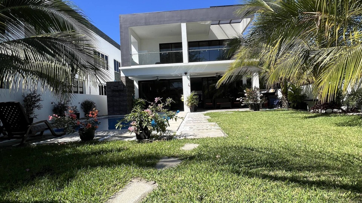 La Libertad House | Cozy Family Beach House nPet Friendly