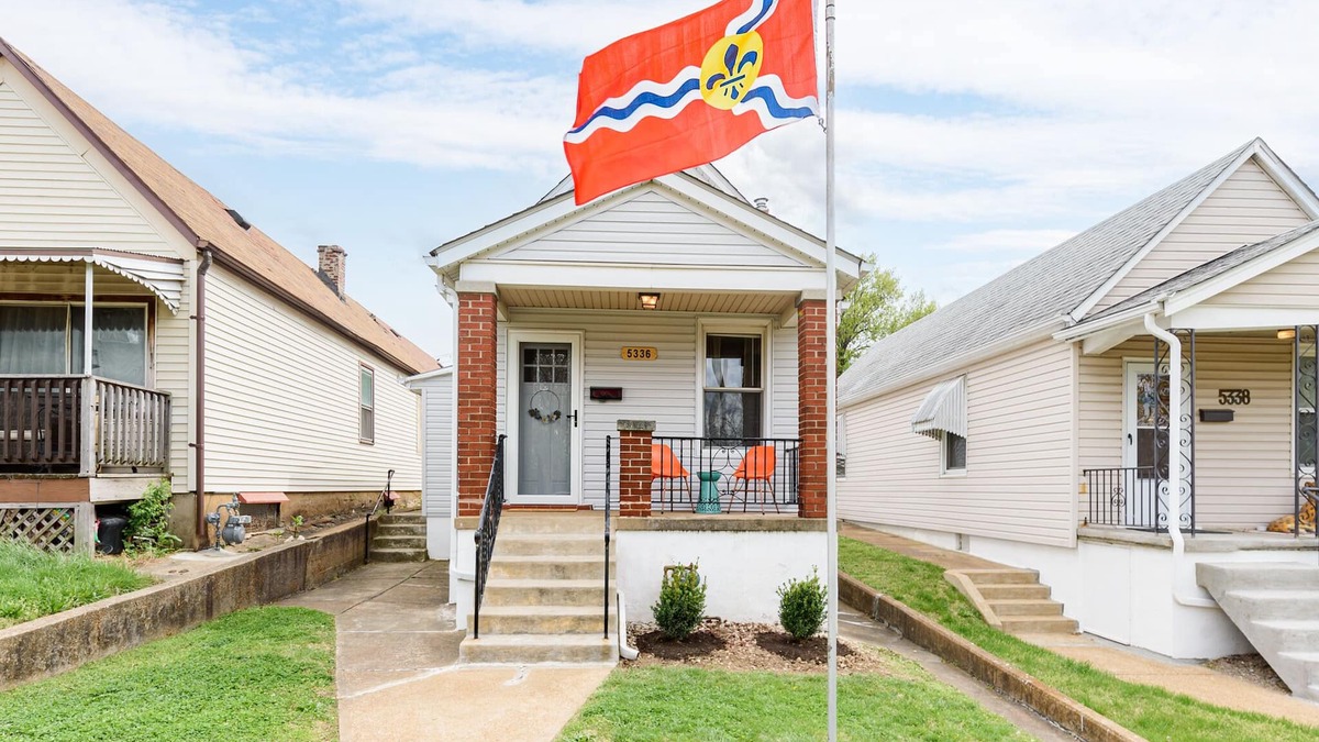 The Hill House | Cozy Family Cottage - Historic Top of "The Hill"